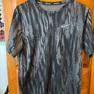 Nike Black and Gray Patterned Short Sleeve Tee